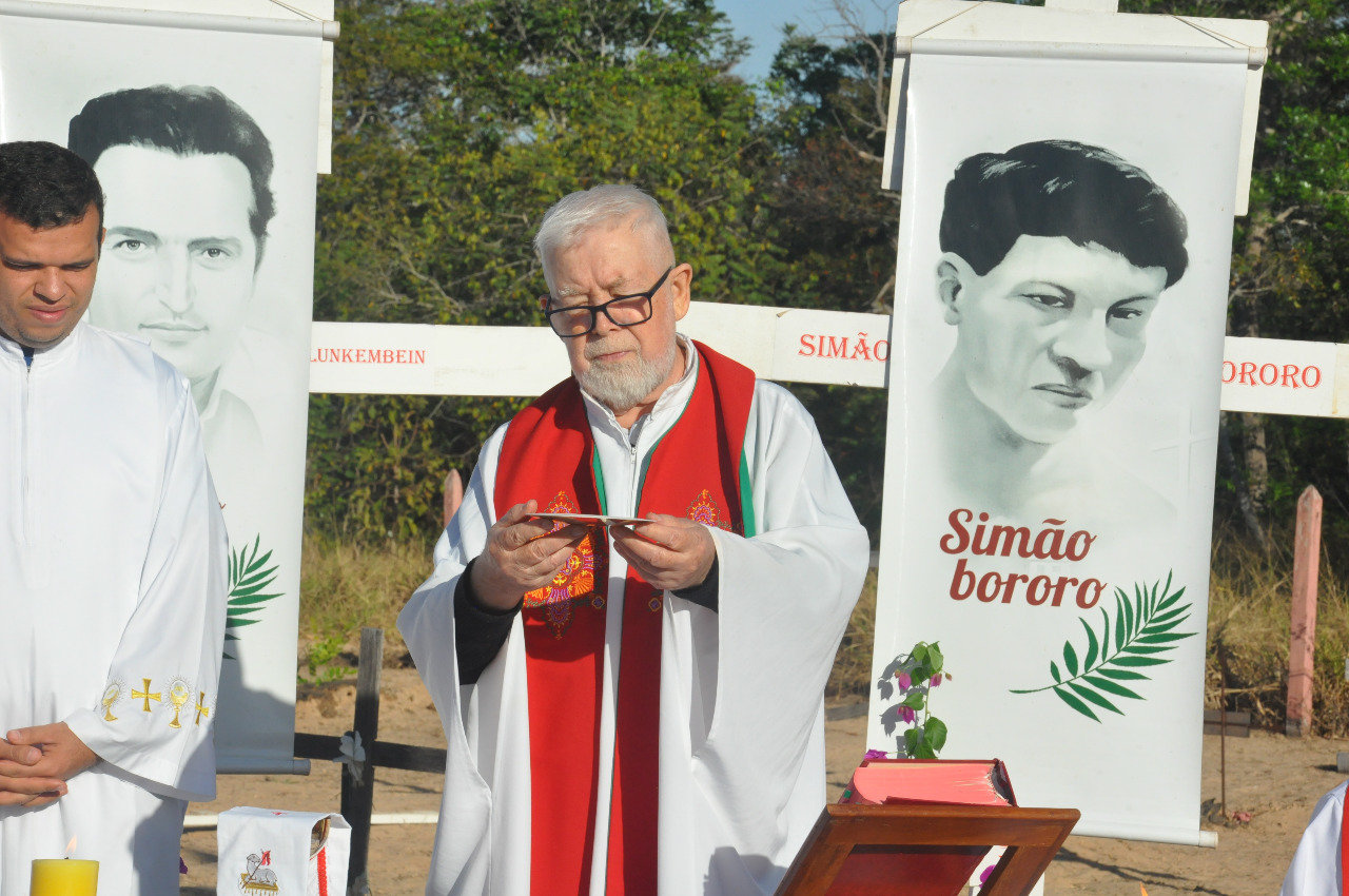 Transformação do paradigma missionário: O martírio de Rodolfo Lunkenbein e  Simão Bororo (1976-2016)